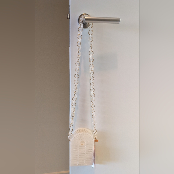 NIB Cult Gaia GAIA'S ARK PHONE Acrylic CROSSBODY Bag in Pearl-$248 - Picture 9 of 16